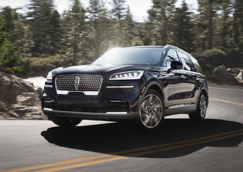 A Lincoln Aviator® SUV is being driven on a winding mountain road | Klaben Lincoln in Kent OH