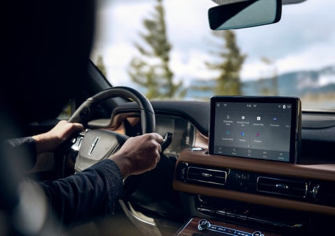 The center touch screen in a 2024 Lincoln Aviator® SUV is shown | Klaben Lincoln in Kent OH