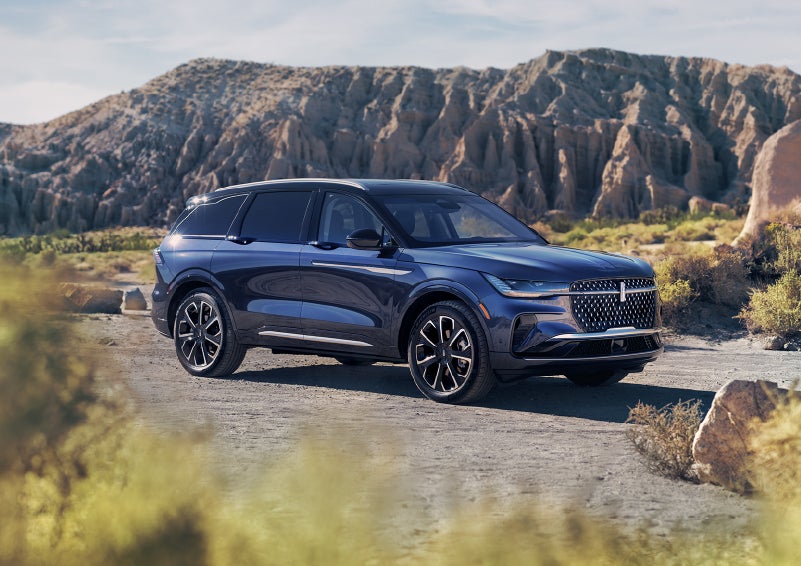 A 2024 Lincoln Nautilus® SUV is parked in a desert national park. | Klaben Lincoln in Kent OH