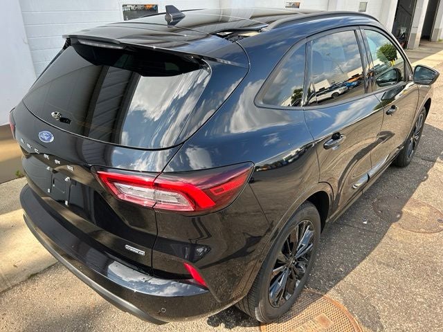 2023 Ford Escape Hybrid ST-Line Elite
