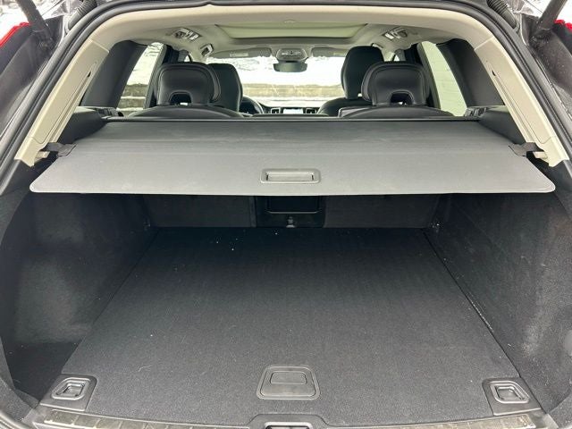 2022 Volvo XC60 B5 Momentum