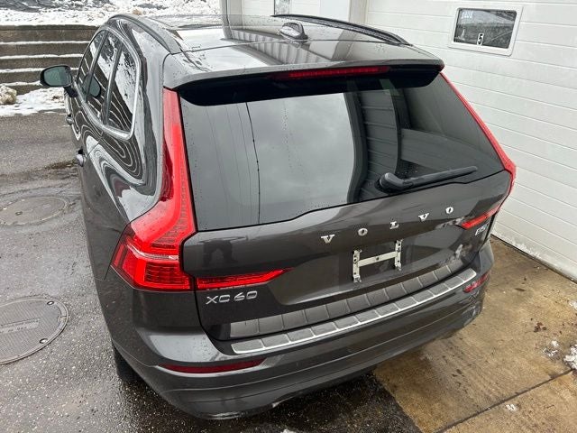 2022 Volvo XC60 B5 Momentum