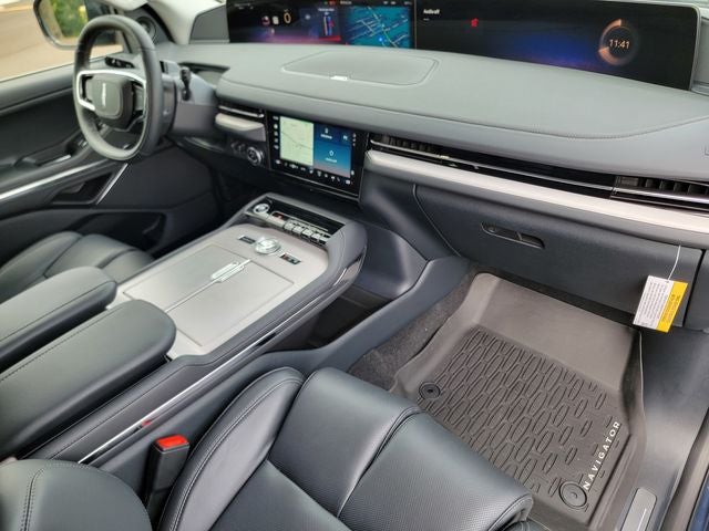 2027 Lincoln Navigator Premiere L