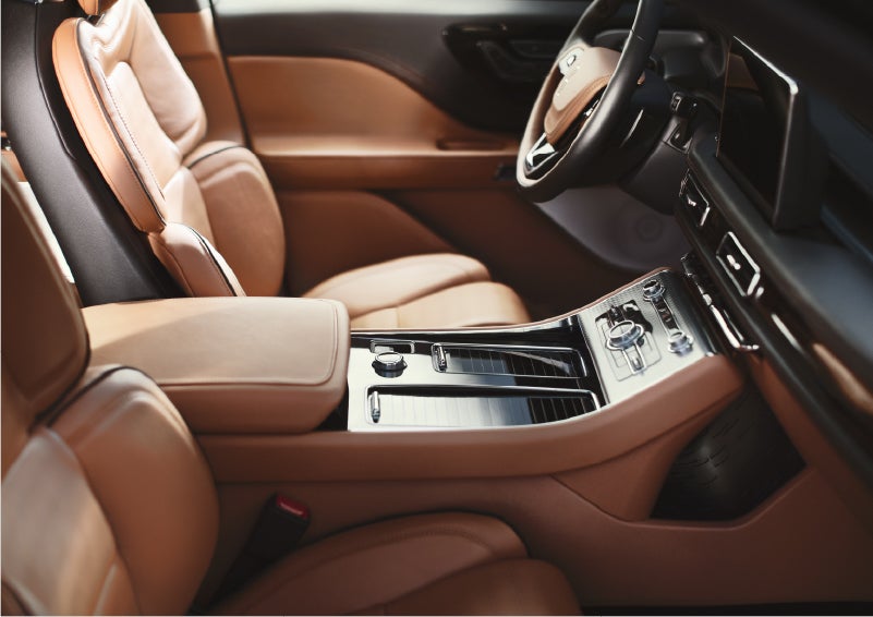 A 2023 Lincoln Aviator® Black Label model is shown in the Flight interior theme | Klaben Lincoln in Kent OH