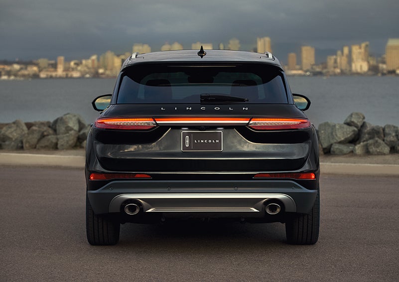The rear lighting of the 2024 Lincoln Corsair® SUV spans the entire width of the vehicle. | Klaben Lincoln in Kent OH