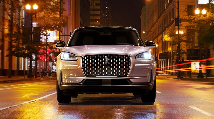 The striking grille of a 2024 Lincoln Corsair® SUV is shown. | Klaben Lincoln in Kent OH