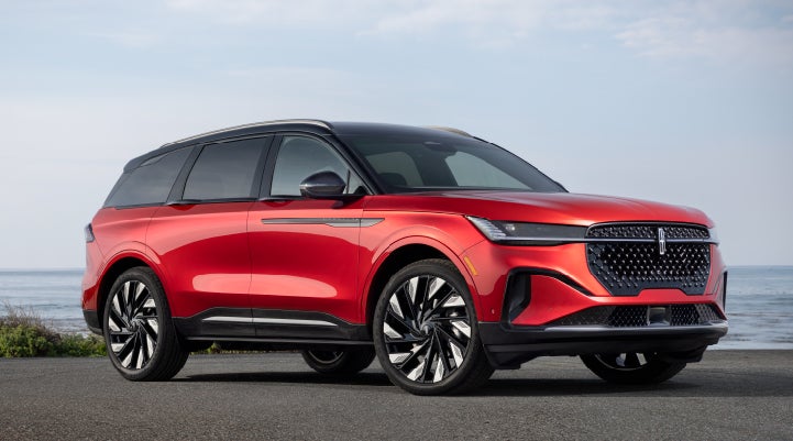 A 2024 Lincoln Nautilus® Reserve model is shown with the stylish available Jet Appearance Package. | Klaben Lincoln in Kent OH