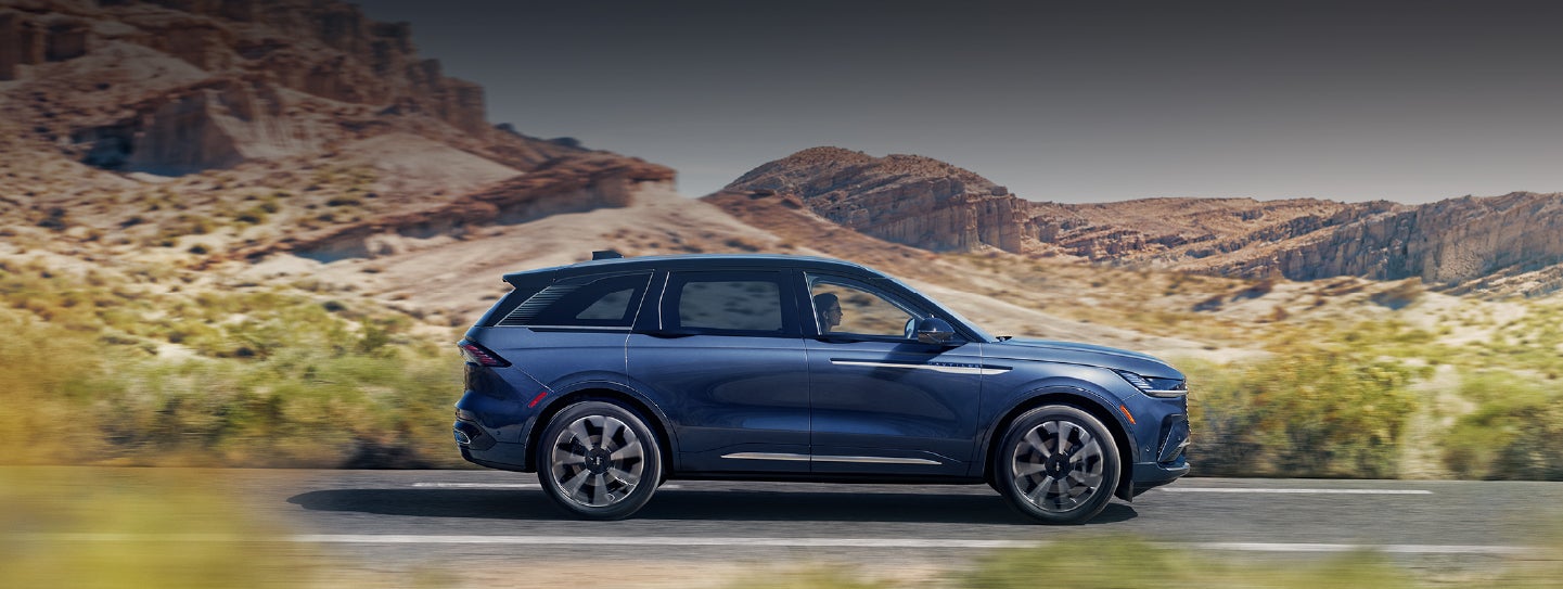 A 2024 Lincoln Nautilus® SUV is being driven in a desert setting. | Klaben Lincoln in Kent OH