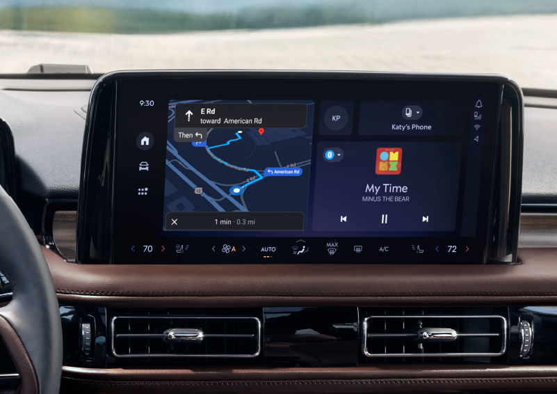 The 13.2-inch LCD touchscreen is showcased. | Klaben Lincoln in Kent OH