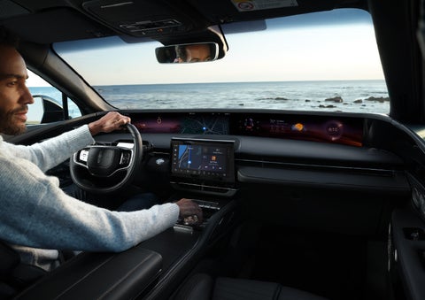 A driver of a parked 2025 Lincoln Nautilus® SUV takes a relaxing moment at a seaside overlook while inside his Nautilus. | Klaben Lincoln in Kent OH
