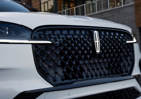 The front grille of a 2026 Lincoln Aviator® SUV is shown. | Klaben Lincoln in Kent OH