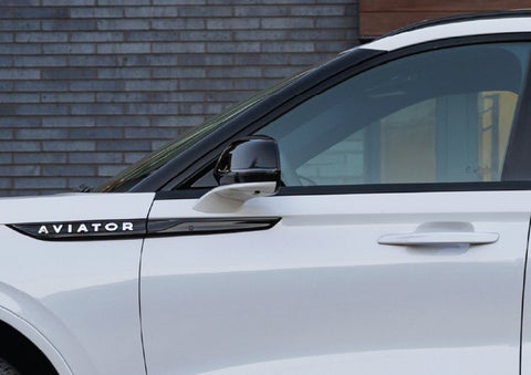 The driver’s side door and fender badging of a white 2026 Lincoln Aviator® SUV are showcased. | Klaben Lincoln in Kent OH