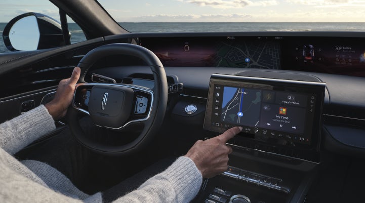 The driver of a 2026 Lincoln Nautilus® SUV interacts with the new Lincoln Digital Experience. | Klaben Lincoln in Kent OH