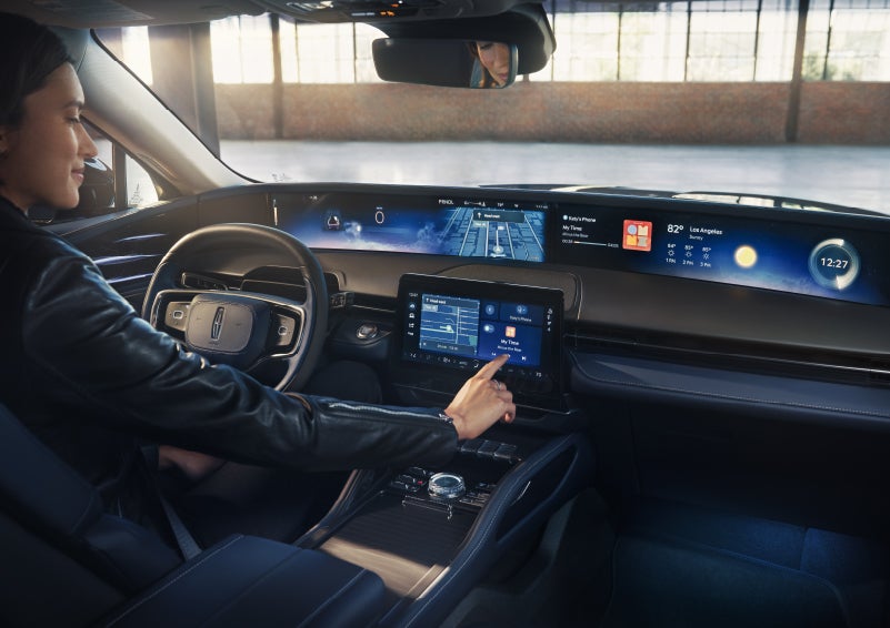 The driver of a 2026 Lincoln Nautilus® SUV interacts with the center touchscreen. | Klaben Lincoln in Kent OH