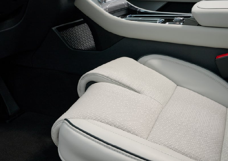 The front passenger Perfect Position seat is shown with the thigh extender adjusted.| Klaben Lincoln in Kent OH